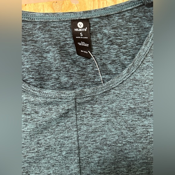 Velocity Dusky Teal Twist Front Athletic Tank Top Women's Small (S) NWT - Picture 3 of 5